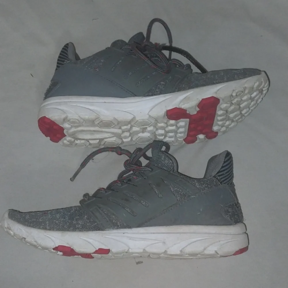 LA Gear Gray and Red Athletic Sneakers Boys 2